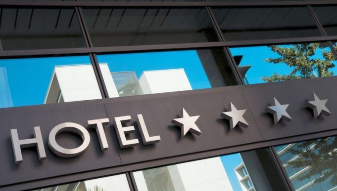 Πατούλης: Διεθνείς προδιαγραφές οργάνωσης ξενοδοχείων για την ασφαλή φιλοξενία τουριστών